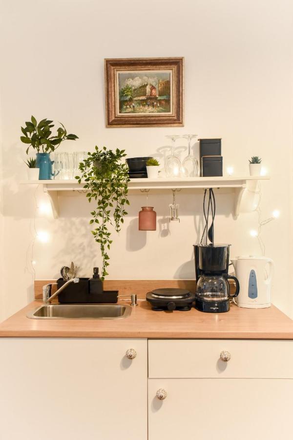 Apartament In Style: 1br With Vintage Touches And Balcony *