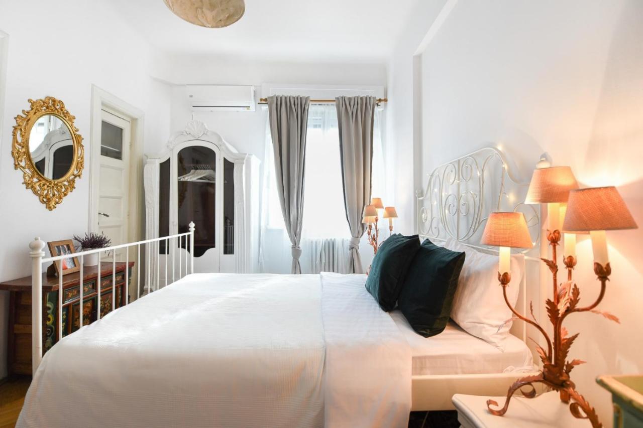 Apartament In Style: 1br With Vintage Touches And Balcony Bucureşti
