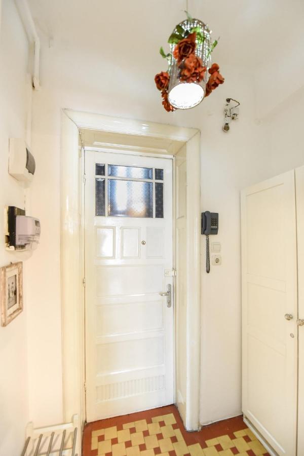 Apartament In Style: 1br With Vintage Touches And Balcony *